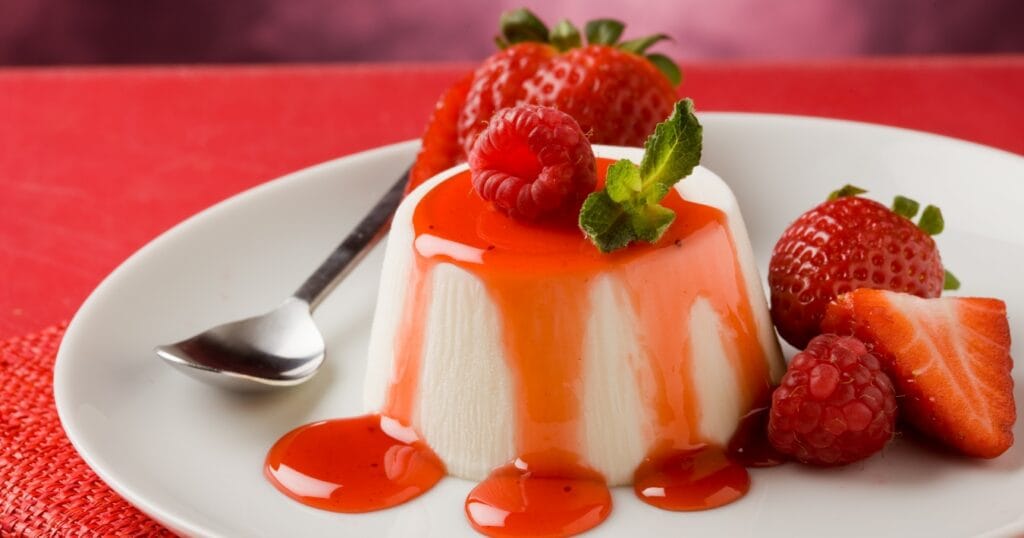 Panna Cotta Rezept – Ein klassisches italienisches Dessert mit einer cremigen Textur und Vanillegeschmack
