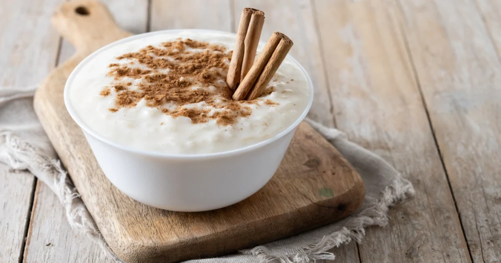 Milchreis Rezept – Cremiger Milchreis, süß verfeinert mit Zimt und Zucker, das perfekte Dessert oder Frühstück